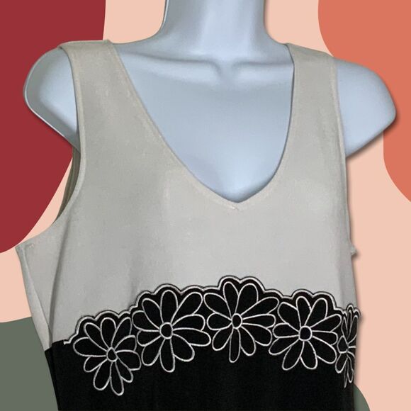 Ricki’s Black and Cream, Fit and Flare Sleeveless Dress Size 11/12 - Picture 2 of 7